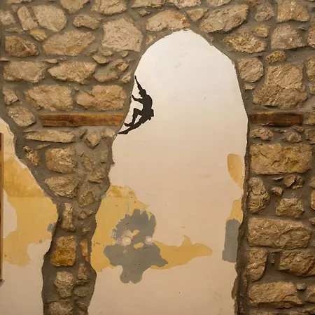 Winehouse Mouzaki-Ροδίτης *