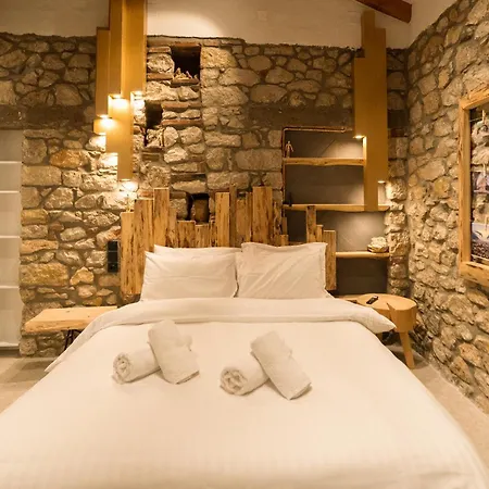 Winehouse Mouzaki-Ροδίτης *