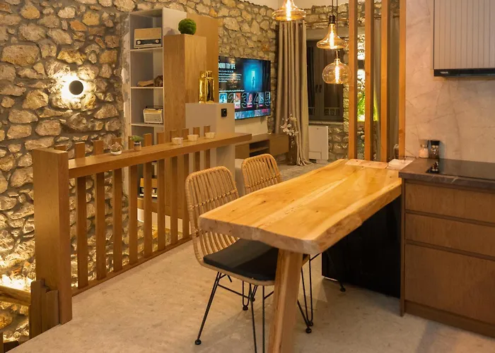 Winehouse Mouzaki-ροδίτης *