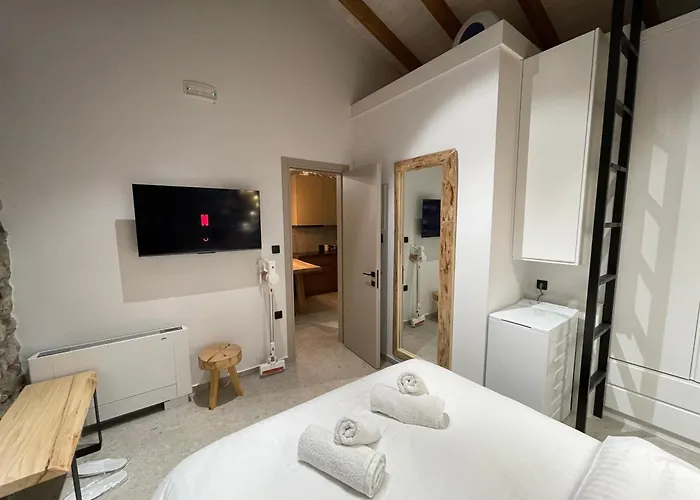 Winehouse Mouzaki-ροδίτης